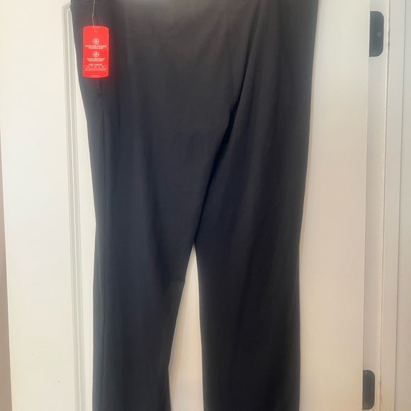 BCG ladies active wear pants. Has a split at the ankles. - Picture 2 of 5